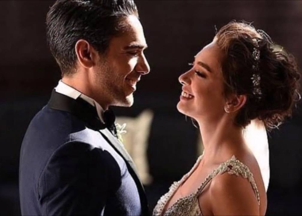 غزل علني ومطول من نسليهان أتاغول بزوجها قادير أوغلو