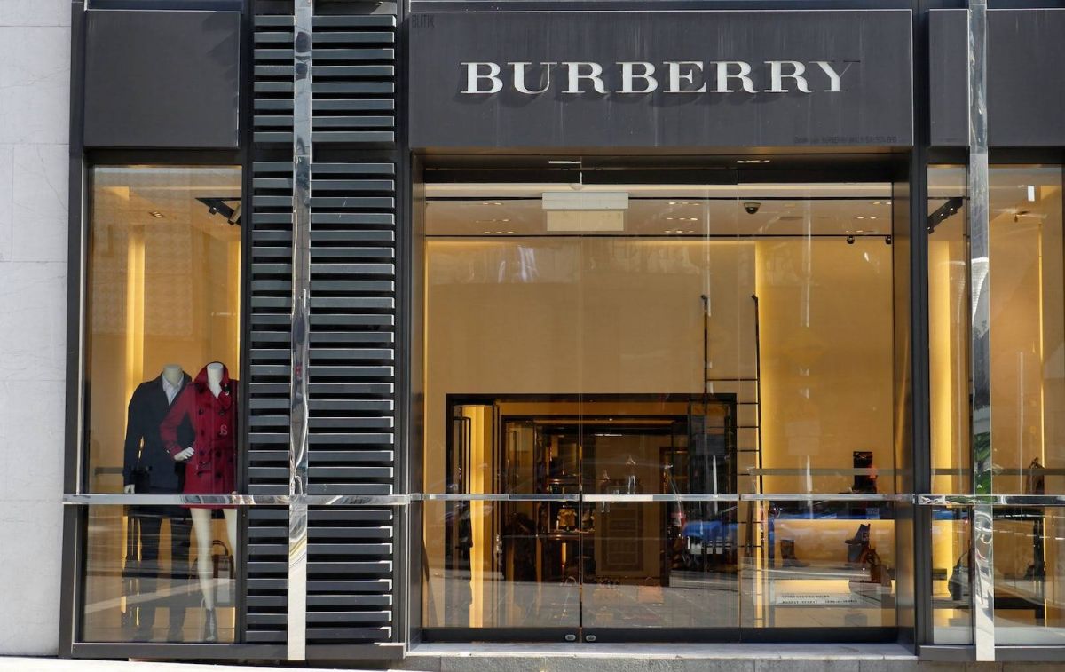 بسبب الحجر - Burberry تطلق مجموعة الصيف من منزل كيندال جينير