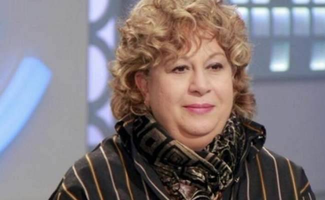 صورة قديمة نادرة لسمية الألفي مع طليقيها الثاني والثالث