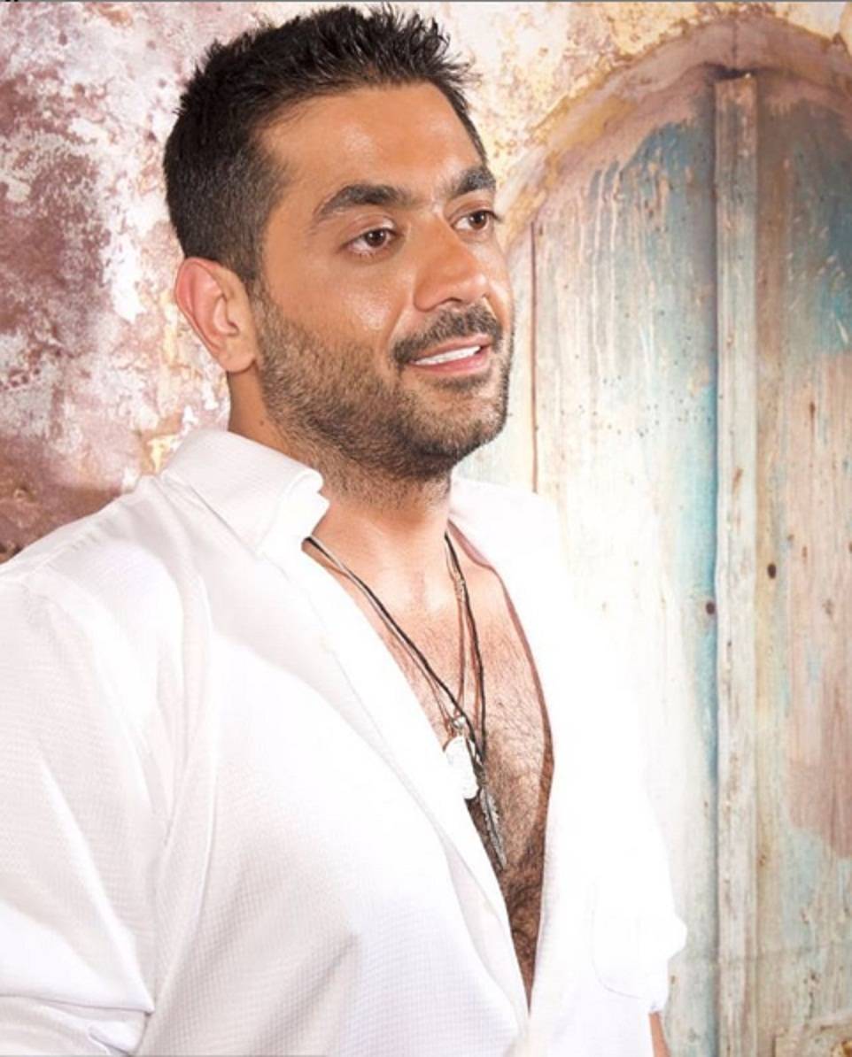 بالفيديو - أحمد فلوكس يحتفل بعيد الأضحى بطرافة