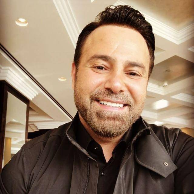 بالفيديو – عاصي الحلاني يطهو ويعلمك تحضير هذا الطبق بطريقة فريدة