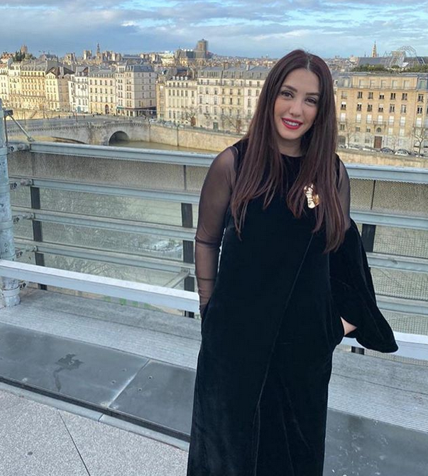 بالصورة – هل تشبه كنده علوش والدتها؟