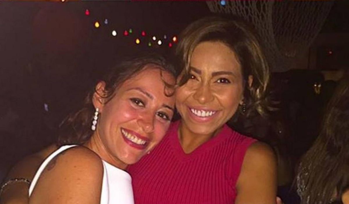 سر قبلة شيرين عبدالوهاب على رأس منة شلبي