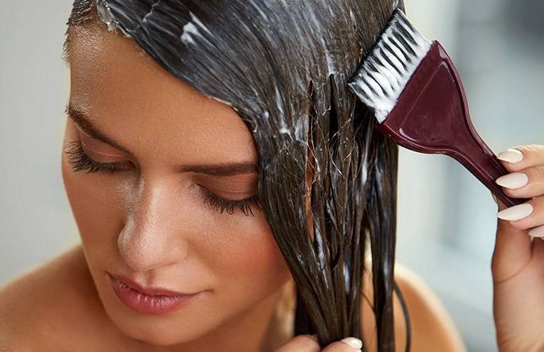 طريقة لمنع زوال  صبغة الشعر بسبب ماء البحر