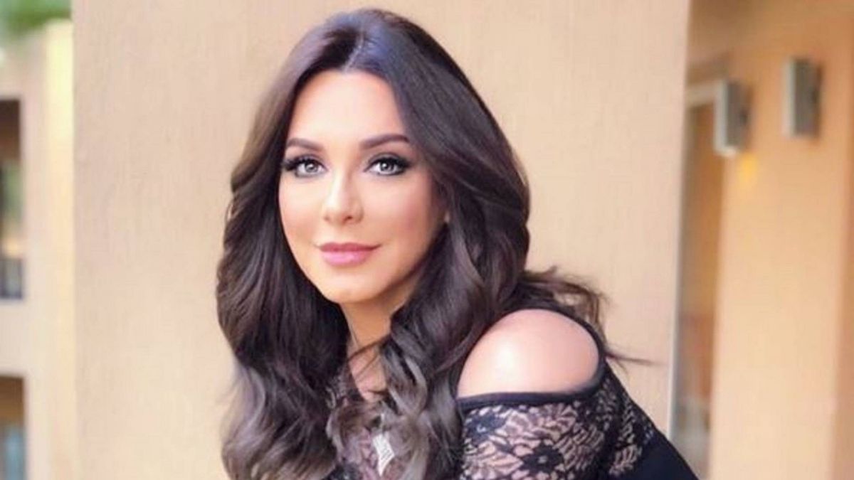 بالفيديو- سلاف فواخرجي ترد على انتقادها بسبب قبلة 