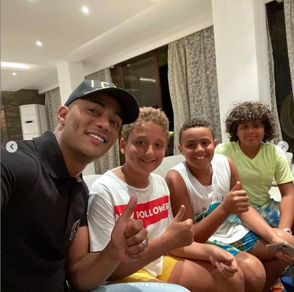 محمد رمضان مع سليم امير كرارة وصديقيه