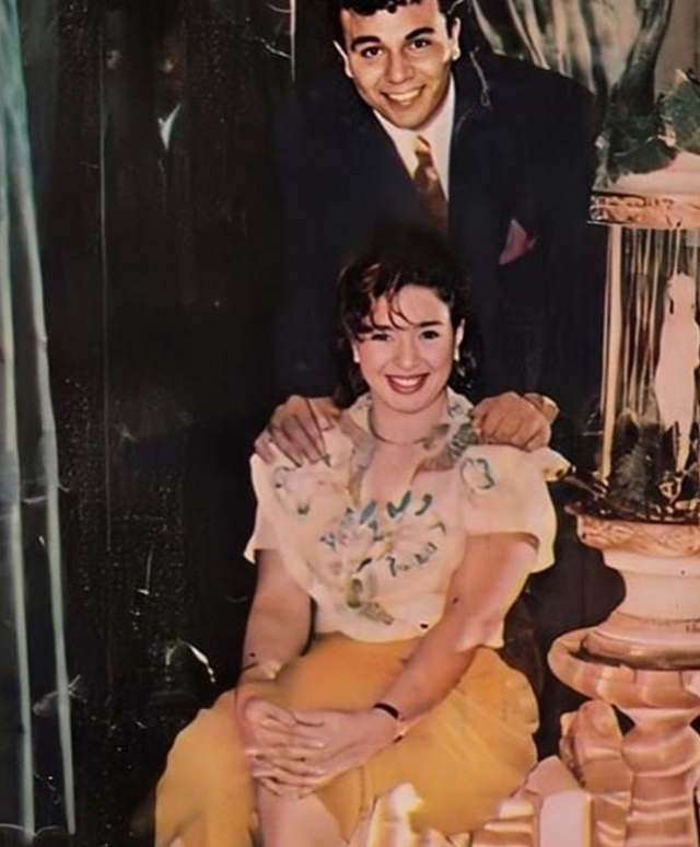 صورة من حفل خطوبة محمد فؤاد وصابرين منذ 30 عاماً