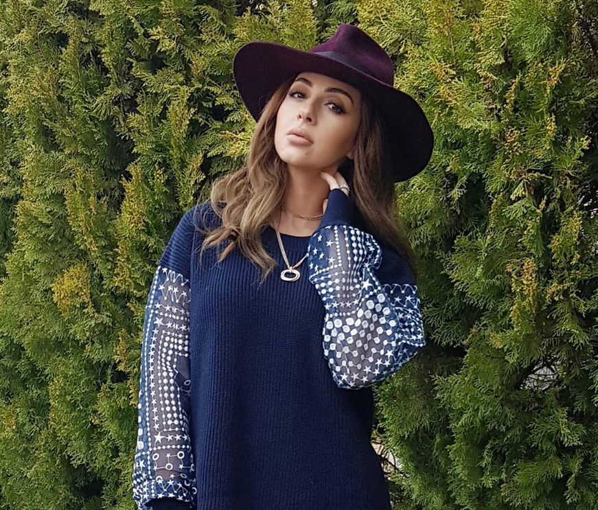 بالفيديو – ميريام فارس تظهر وجه ابنها للمرة الأولى بالنظارات وتتعرض للسخرية