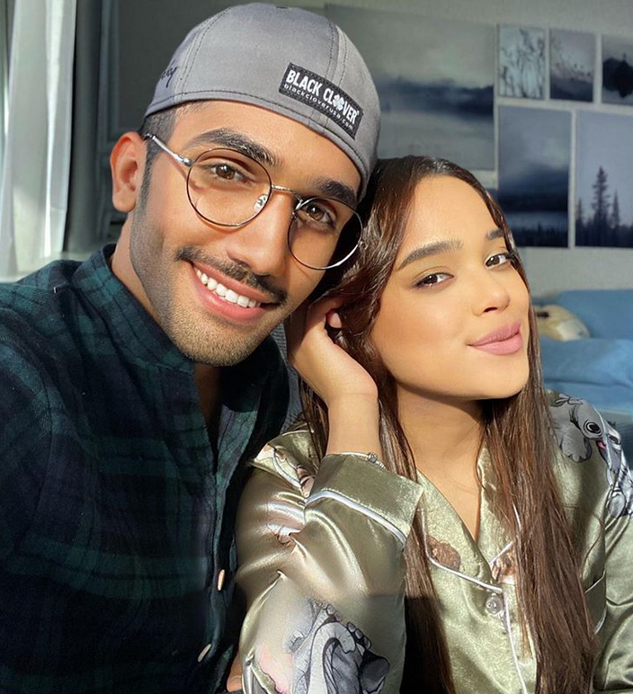 بالصور -  زوج مشاعل الشحي يثير الشكوك حول طلاقهما: 