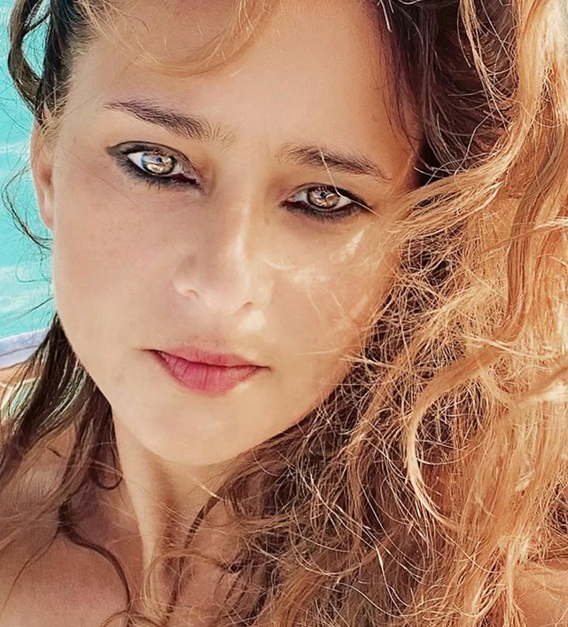 بالفيديو – بعد الخطوبة نيللي كريم مع طبيبة التجميل