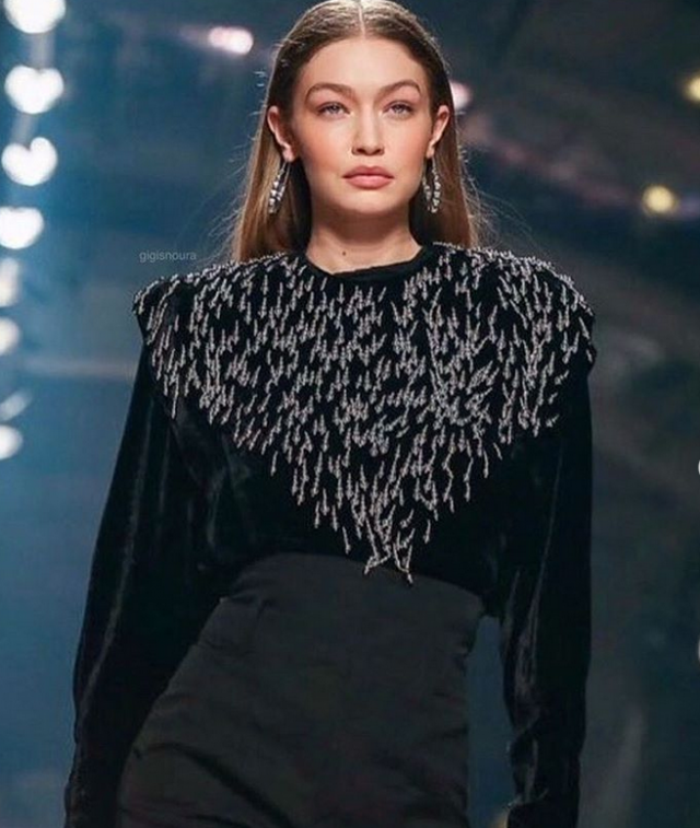 بالصور -  جمال ديكور منزل جيجي حديد العربي يسرق الأضواء مع تعويذة ضد الحسد