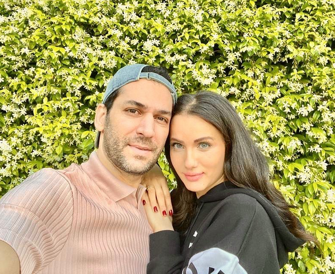 بالصور – كيف كان شكل مراد يلدريم وإيمان الباني في أيام الطفولة؟