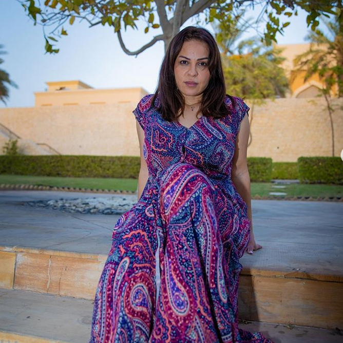 بالفيديو – والدة حلا الترك تخوض تجربة التقديم بشكل مفاجئ