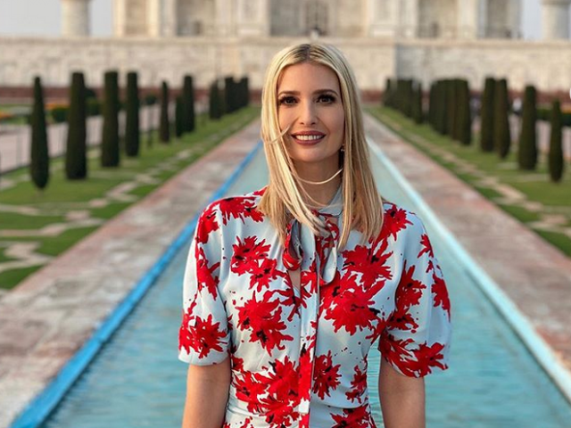 صورة لإيفانكا ترامب تعود إلى ما قبل 21 عاماً وتظهرها بشكل غريب جداً