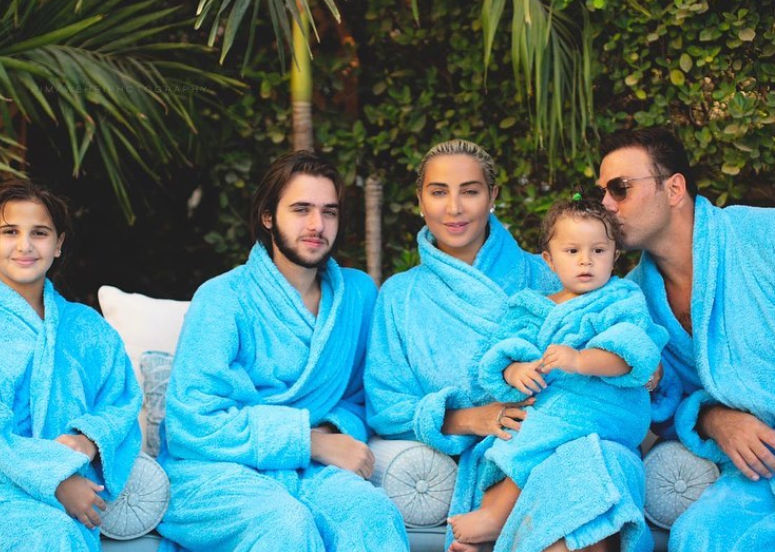 بالفيديو - جويل ماردينيان تتحدث عن تفاصيل تبني طفلها وهذا ما منعها من إظهار وجهه