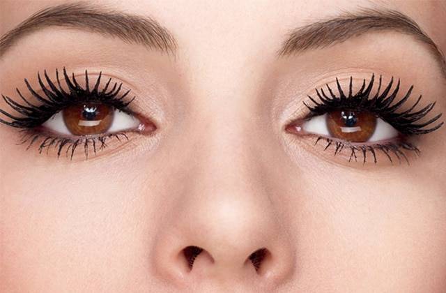 إليك الماسكارا المثالية لكل نوع من الرموش