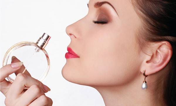 نصائح بسيطة ليدوم عطرك طويلاً