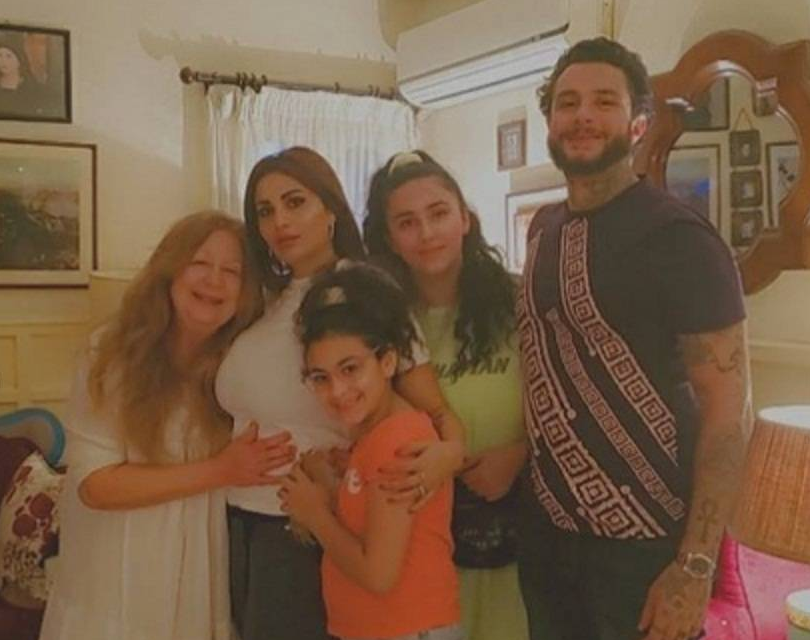 في ذكرى وفاته الأولى.. أسرة فاروق الفيشاوي تحتفل بعيد ميلاد سمية الألفي