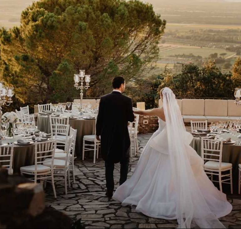 بالصورة - زفاف ملكي مفاجئ من دون مظاهر احتفال