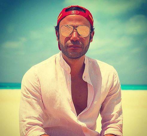 محمد إمام يثير التساؤلات بسبب صورة