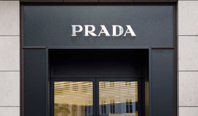 بالفيديو  - أزياء Prada لربيع وصيف 2021 بعيون 5 فنانين