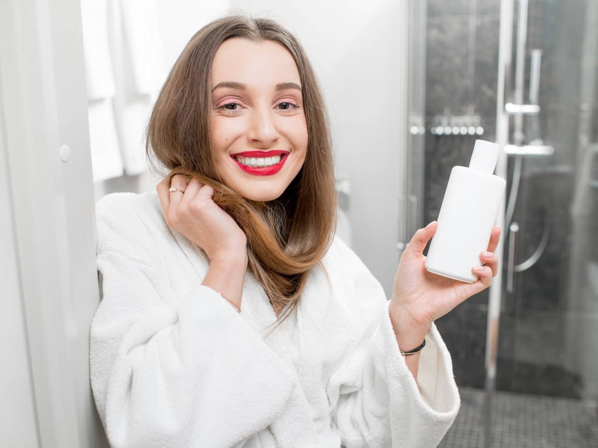 حيلة لتعرفي إذا كان الشامبو الذي تستخدمين فقد فعاليته