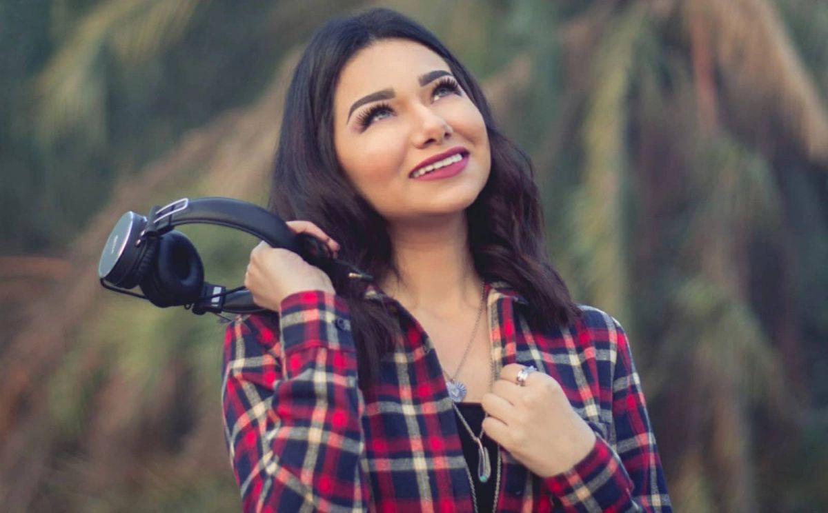 بالفيديو - ممثلة شابة تبكي منهارة: 