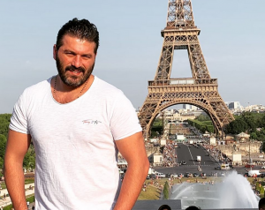 صورة ليزن السيد ورنا الأبيض على الشاطئ تثير التساؤلات