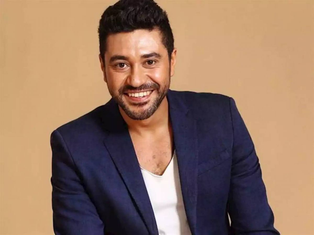 فنان شاب يعلن تعرضه للسرقة