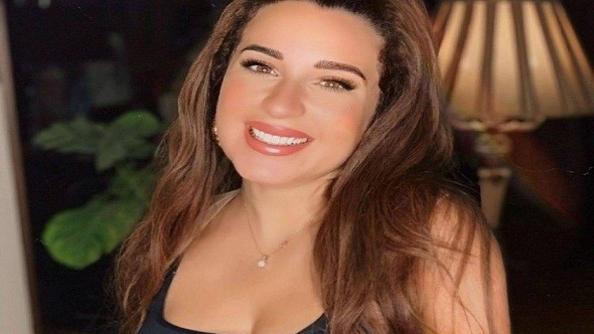 أسما شريف منير توجه نداءً الى رجال مصر