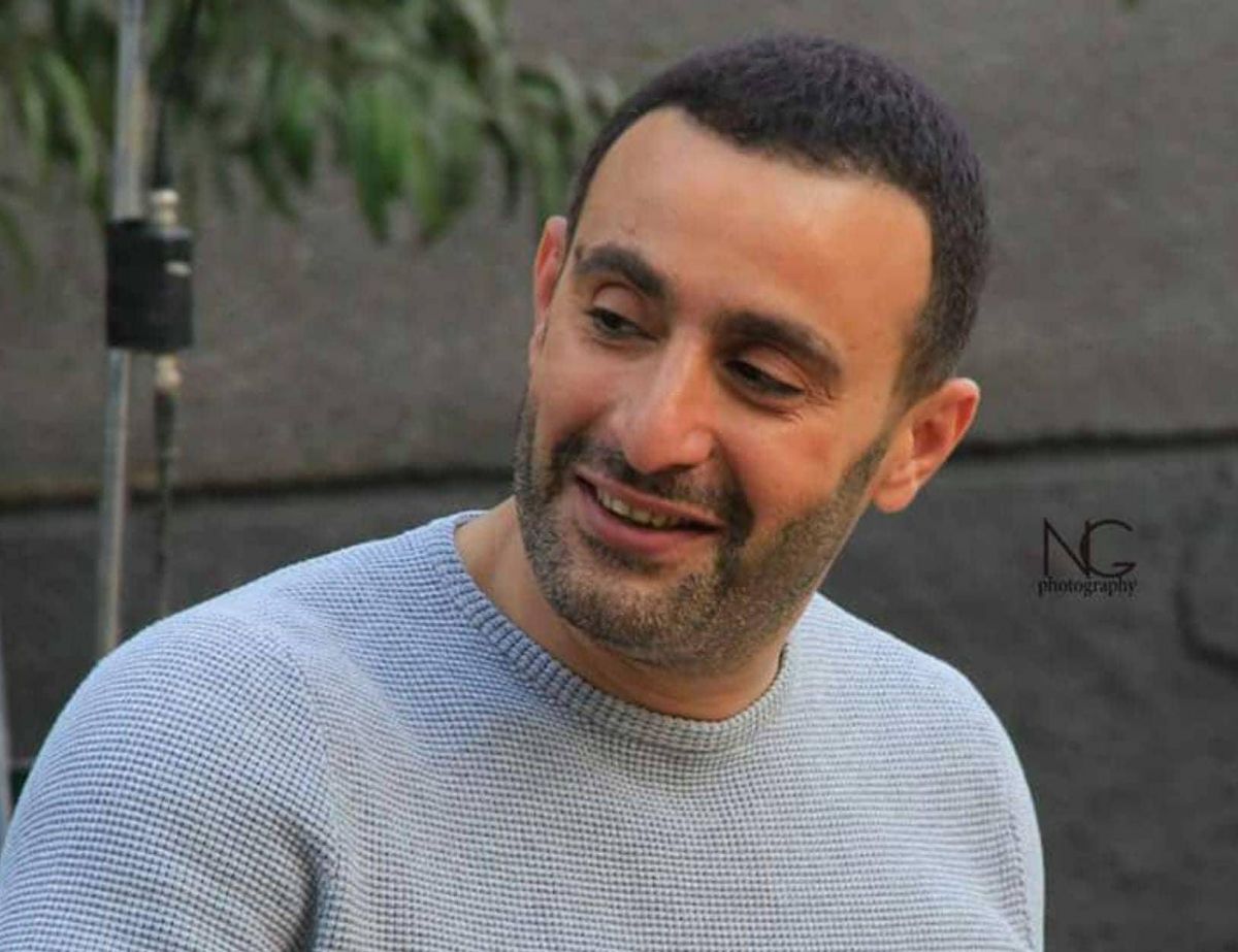 بالفيديو - مفاجأة أحمد السقا لصديقه على الهواء