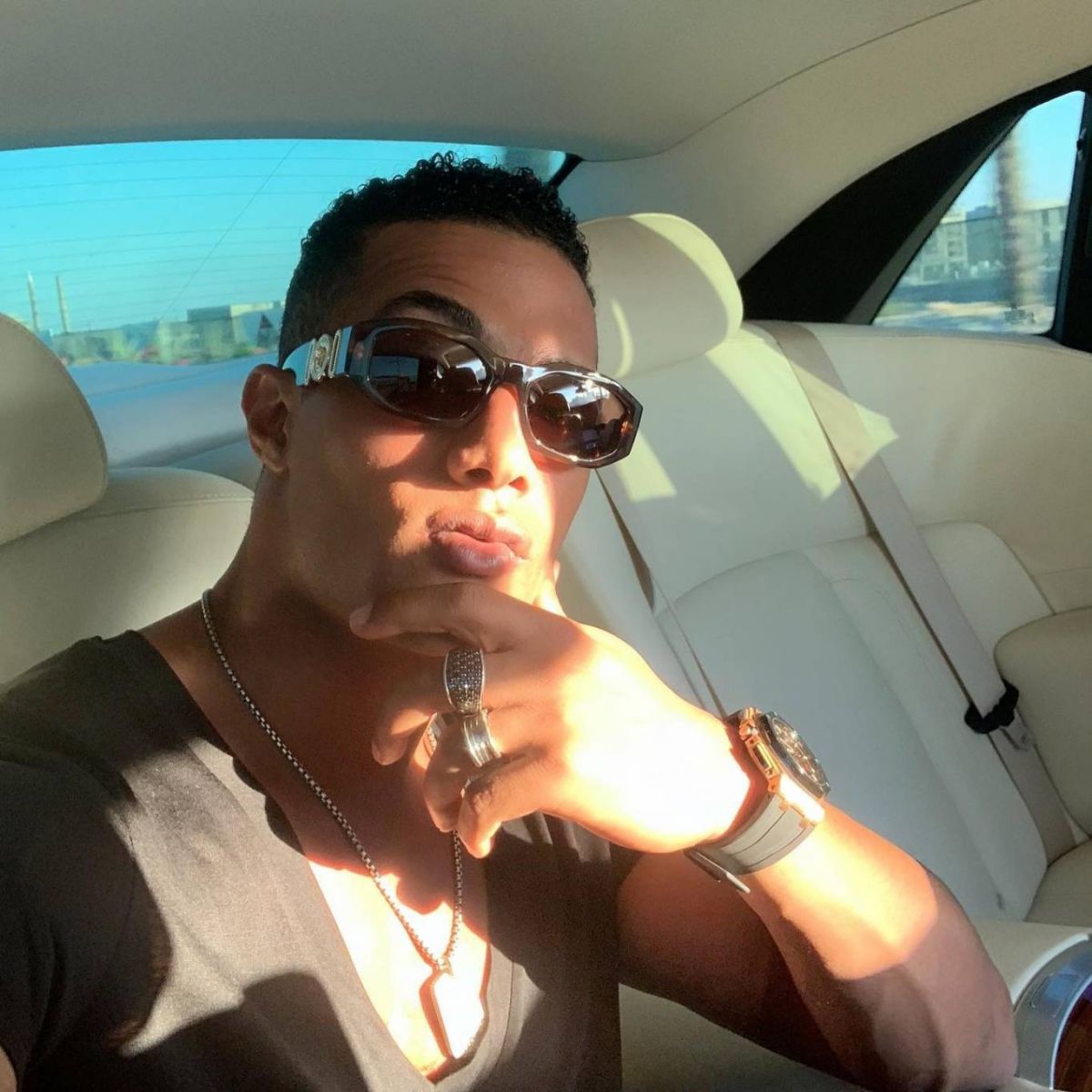 محمد رمضان يسخر من الشائعات حوله