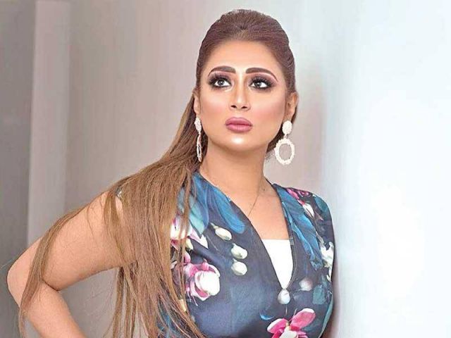 شيماء سبت تعلق على حادثة السيدة البحرينية التي حطّمت التماثيل