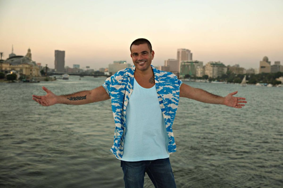 التعليق الأول من عمرو دياب بعد تسريب أغنيته 