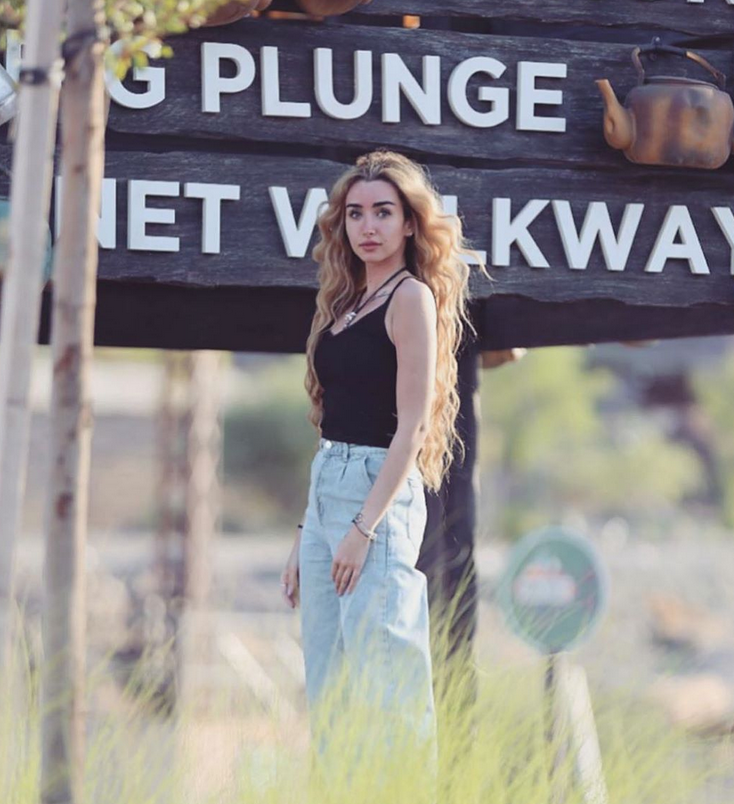 سروال الجينز الضيق ليس صيحة نهاية صيف 2020... إليك البديل