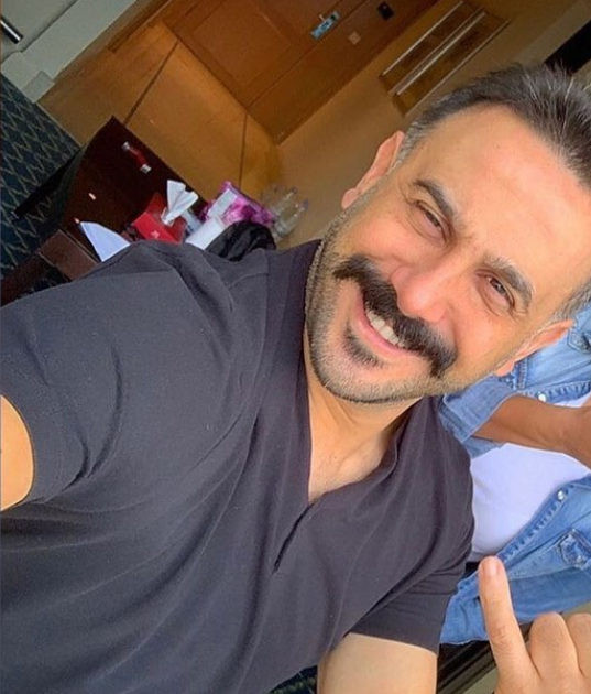 بالصورة – انقسام بين معجبي قصي خولي بسبب تغيير كبير في شكله