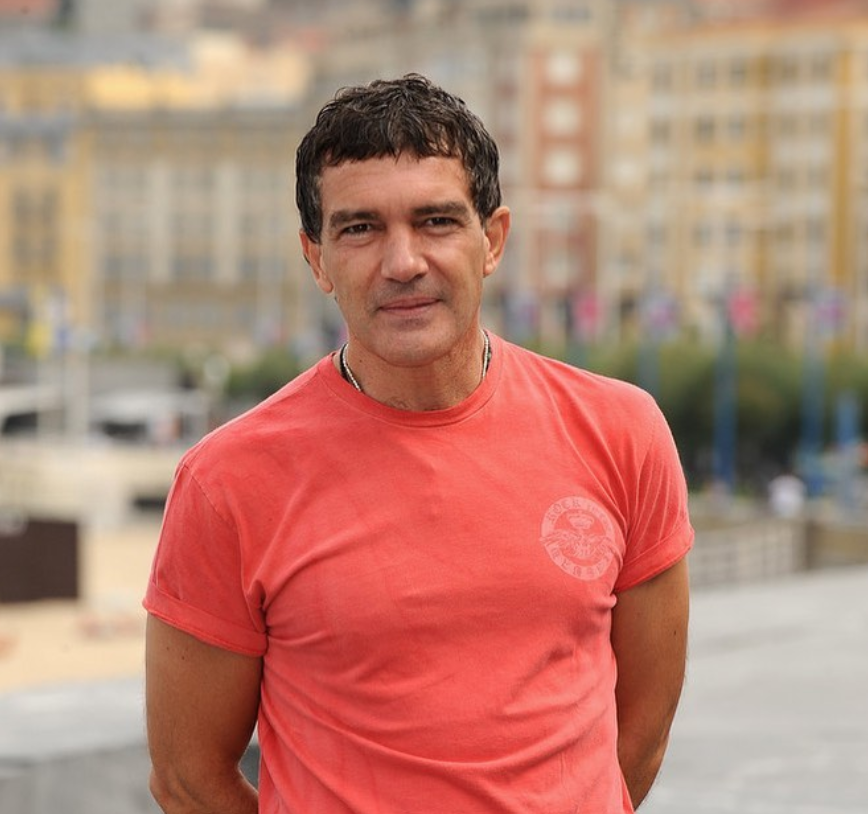 في عيده الـ60... أنطونيو بانديراس يكشف إصابته بكورونا وهذه حالته