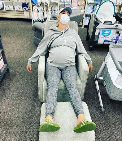 بالفيديو - كاتي بيري تحدث ضجة برقصها 