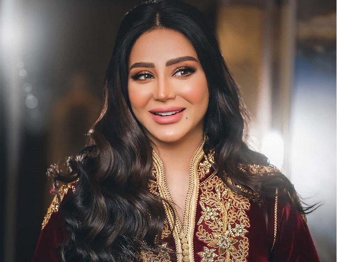 بالصور – بالفستان الواسع أو الضيق هكذا تألقت لجين عمران بالأحمر القاني الملكي