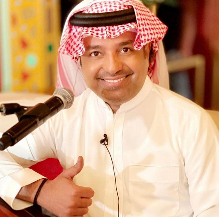 بالفيديو – راشد الماجد يغني في برنامج للأطفال منذ 36 عاماً