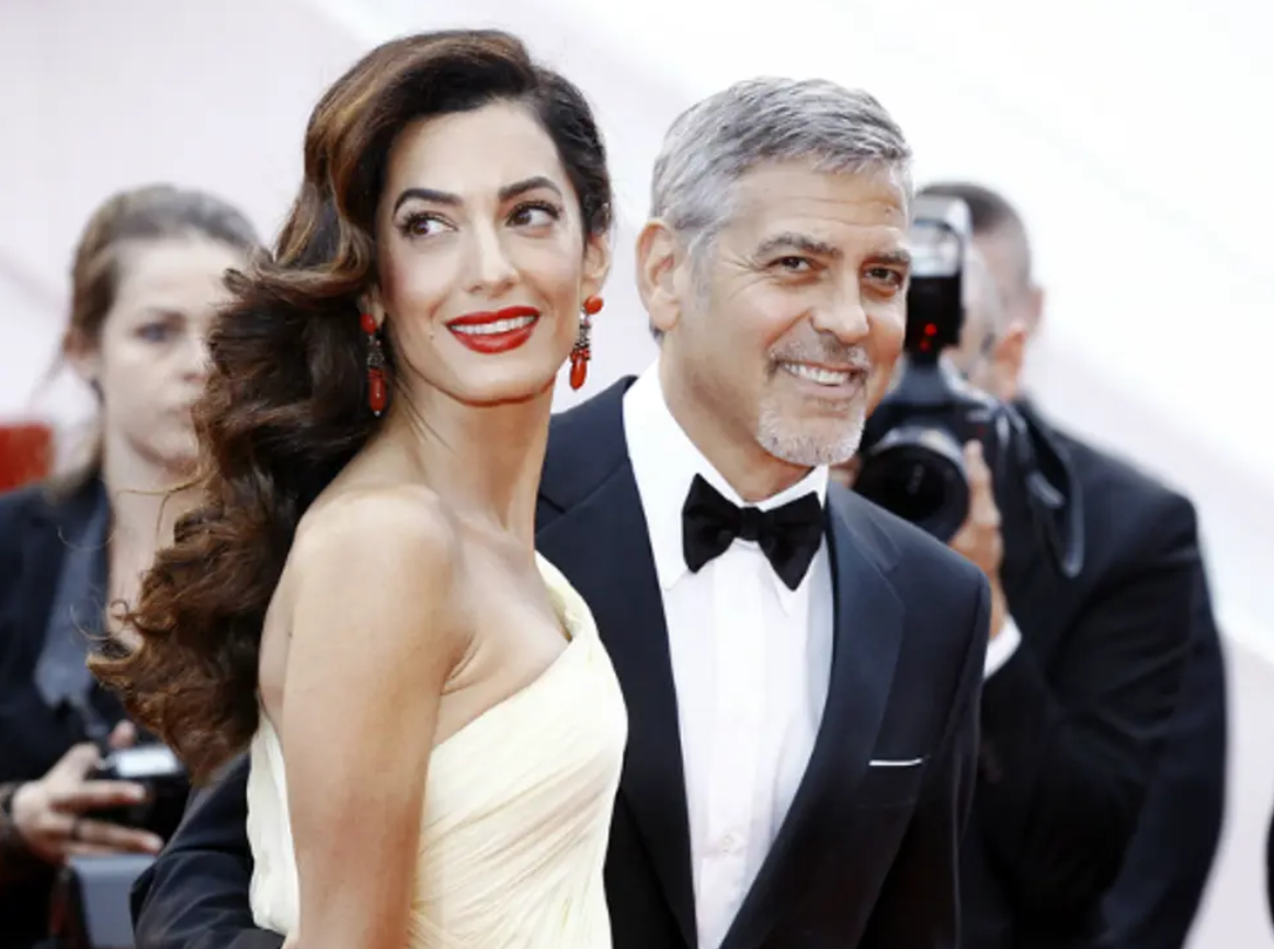 أمل علم الدين كلوني تتدخل لمساعدة بلدها الأم لبنان