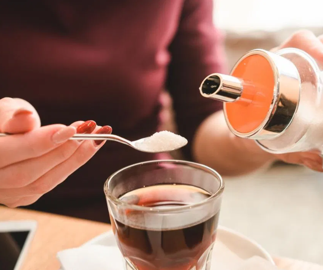 لا يمكنك التخلّي عن المذاق الحلو؟ إليك بدائل السكر الصحية