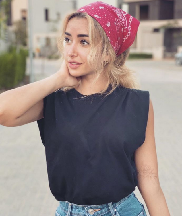 بالصورة - من أجل هذا الفنان هنا الزاهد تتمنى لو ولدت في الستينات وأحمد فهمي يرد