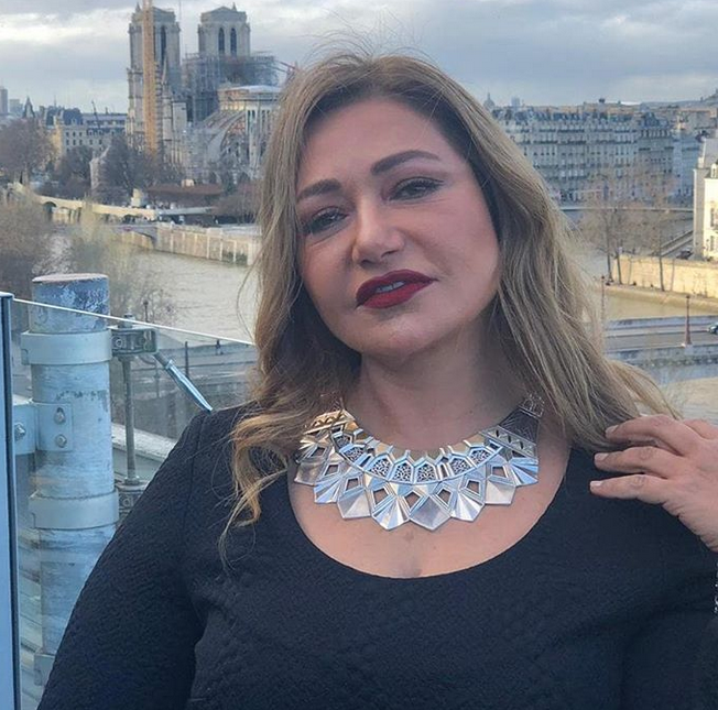 ليلى علوي تجمع صورها من القديمة إلى الحديثة... ما الفرق؟