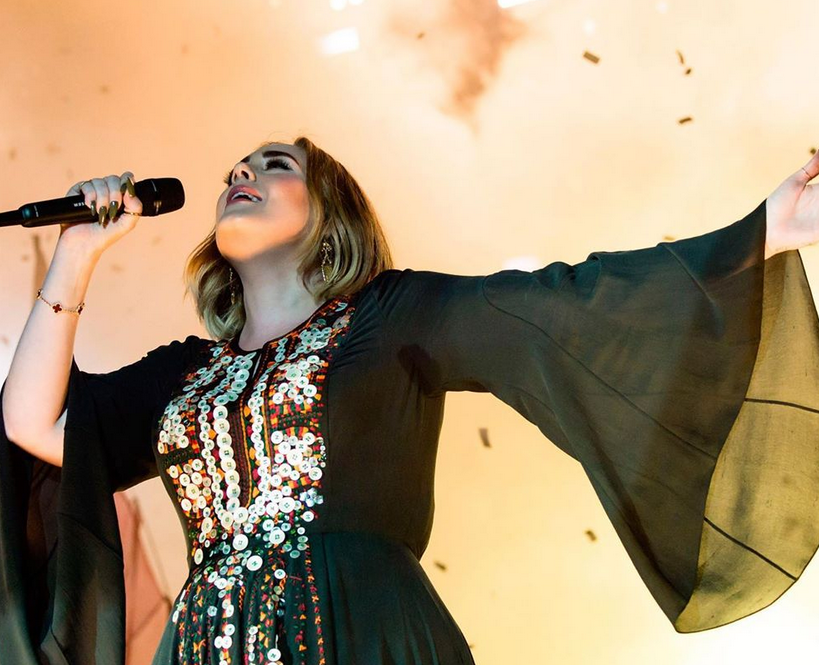 بالصورة – أديل تكشف سراً جديداً من أسرار خسارتها 45 كيلوغراماً من وزنها