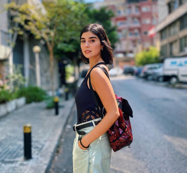 بالفيديو – طلب يد زينة مكي بالقرب من الأحذية يثير الجدل