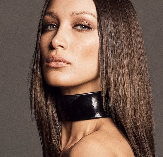 بالصور - بيلا حديد بالحجاب وتعليق لافت من والدها على أصولها العربية