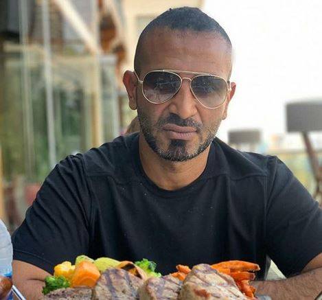 بالفيديو - أحمد سعد يُحدث ضجة بما فعله مع خطيبته على الشاطئ