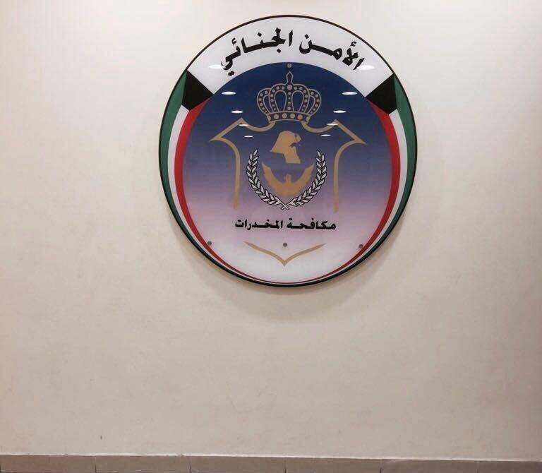 في الكويت - ضبط فاشينيستا تتعاطى الممنوعات مع أصدقائها