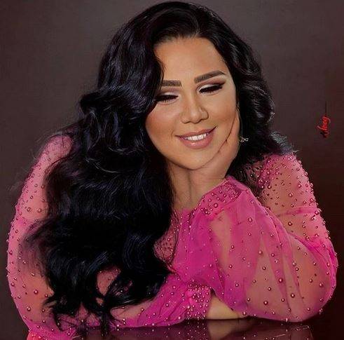 بالصور - شيماء سيف تحتفل بميلادها بقالب حلوى طريف